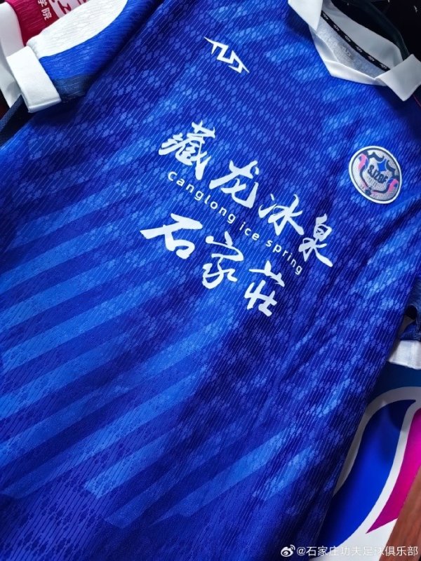 🔵⚪更衣室准备就绪，期待新援登场亮相！