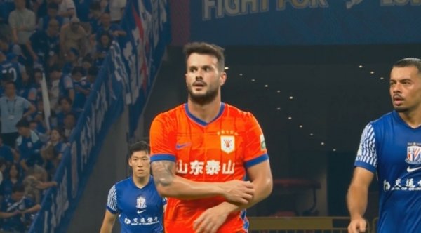 该如何形容😱瓦科47天7战狂轰14球！1次大四喜2次独中三元