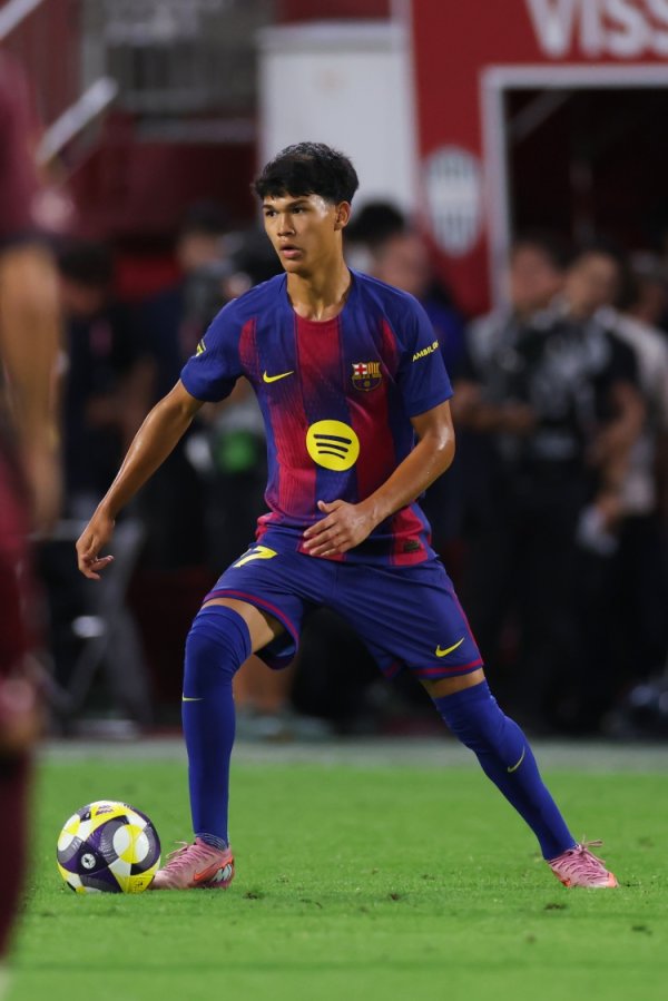 西媒：巴萨已开始着手德罗续约事宜，球员经纪人昨日与德科会面