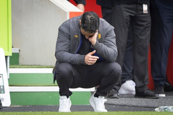 记者：阿莫林和马雷斯卡都得到了支持，但曼联在找继任者蓝军没有