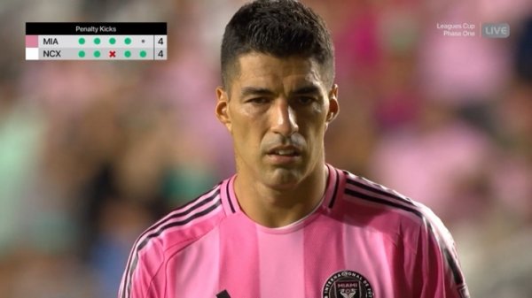 什么大场面没见过！苏亚雷斯第五罚爆射弹进门，风轻云淡握拳庆祝