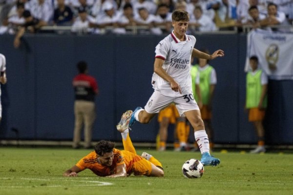 迪马：利贝拉里转会被放缓，球员向米兰重申只想加盟卡坦萨罗