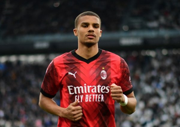 德天空：纽卡与佳夫达成全面协议，球队仍在谈判&已报价