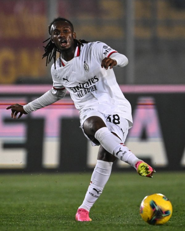 隆戈：米兰21岁中场球员邦多即将租借克雷莫纳，对方承担全额薪