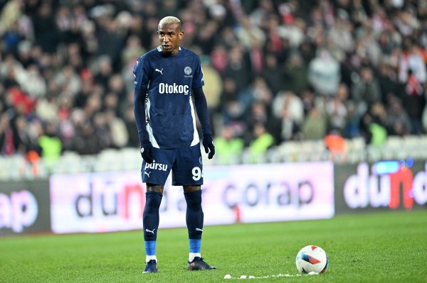 ESPN：塔利斯卡对穆帅离任感到失望，想离开费内巴切返回巴西