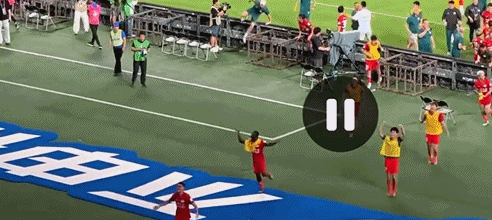 阿奇姆彭：足协杯后不想踩到申花队标  ，但滚翻  的方向没把