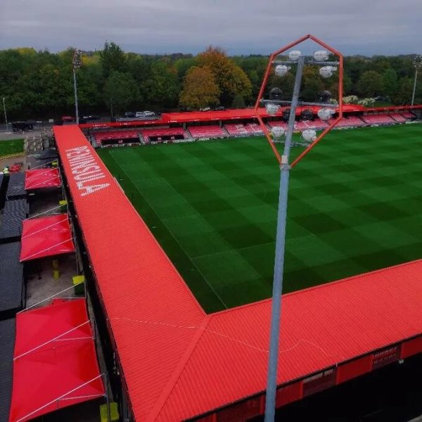 太阳报：英乙球队索尔福德城对主场作战  进行重大改造，增加球