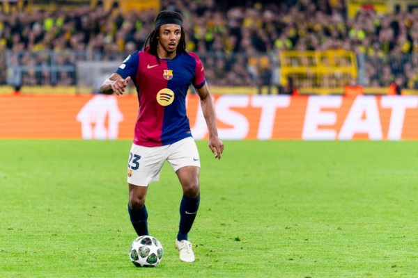 世体：巴萨与孔德的续约进入最后阶段，新合同到2030年