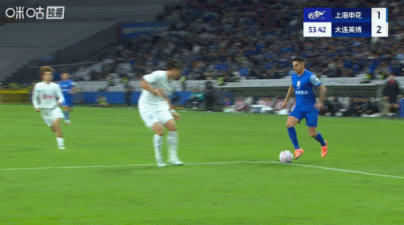 没有判点！毕津浩危险区域  内踩到路易斯，裁判    观看v