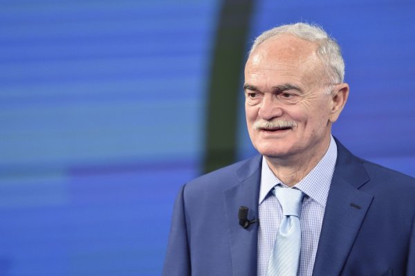 马佐拉：劳塔罗是真正的队长就像我一样，希望他能捧起大耳朵杯