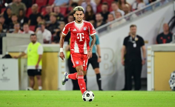 欧冠单场赛事  双响+染红离场，迪亚斯是继格列兹曼之后第二人