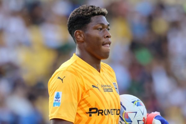 帕尔马官方：铃木彩艳的左手中指和舟骨出现复合性骨裂