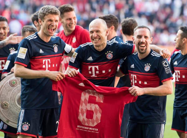 罗贝里组合重现！拜仁官方：2026年1月18日将举行“传奇杯